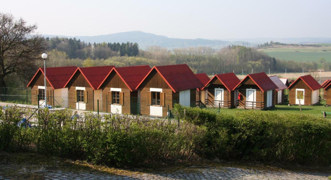 Camping V Raji - Palda Rovensko pod Troskami ภายนอก รูปภาพ